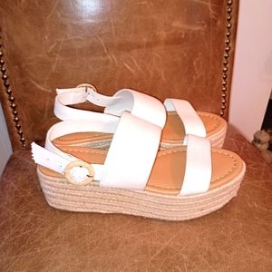 American Eagle White canvas  heels Buckle scraps Size 7